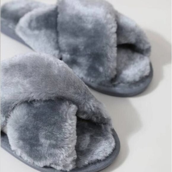 Gray Fluffy Slipppers - Picture 5 of 7